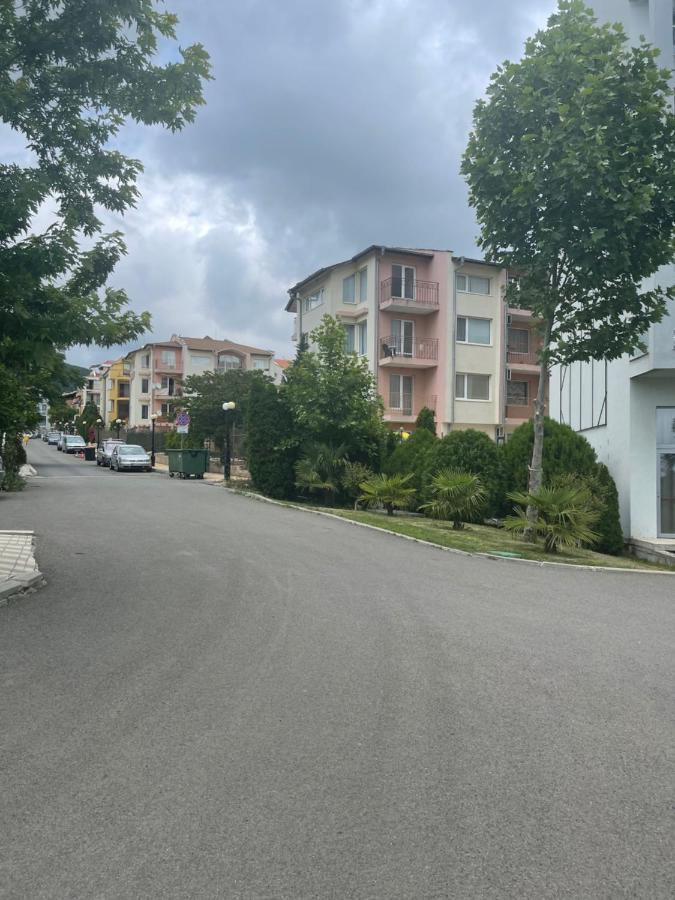 Appartement Le Premiére Randevu à Sveti Vlas Extérieur photo