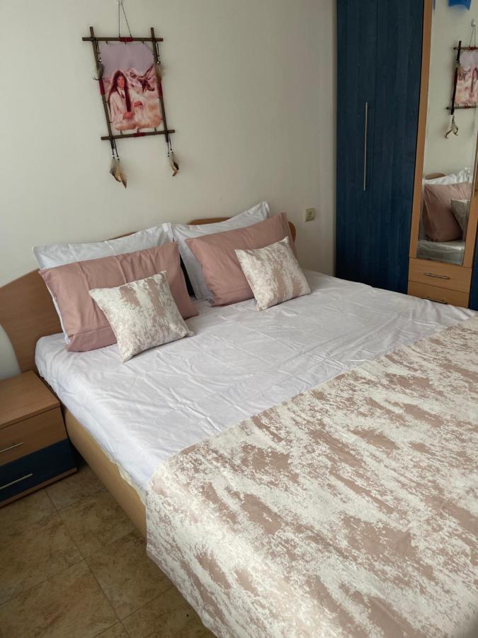 Appartement Le Premiére Randevu à Sveti Vlas Extérieur photo
